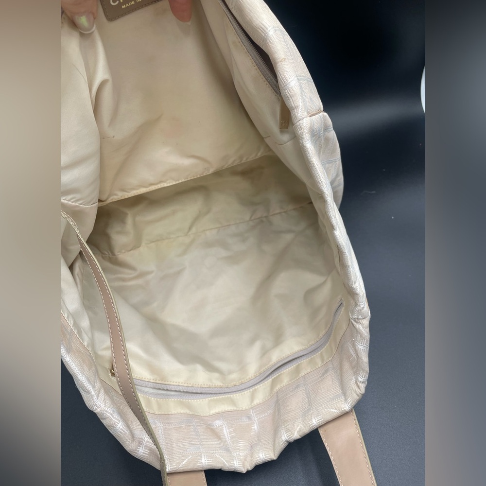 Chanel Traveline Beige Leather Women's Bag - Picture 5 of 17